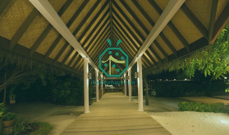 Tappetino in tessuto di bambù artificiale per la decorazione della parete e del soffitto della capanna Tiki nel parco
