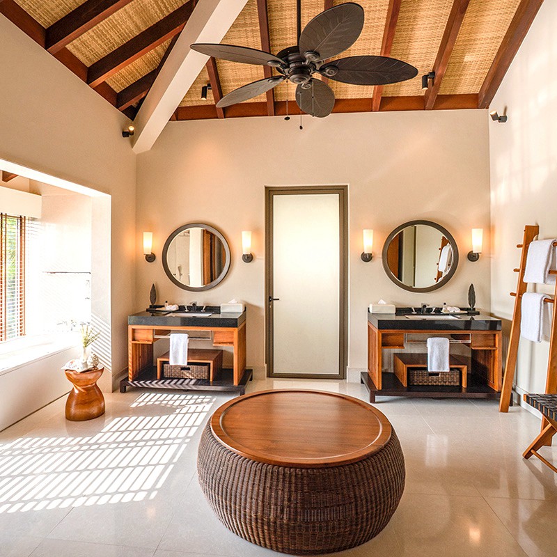 Plastic rattan woven mat for hotel and restaurant interior decoration