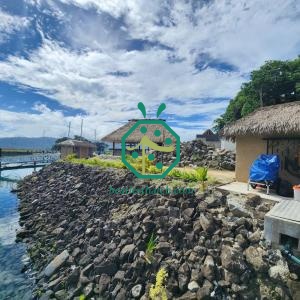 Tegole resistenti in finta foglia di palma per eco-lodge in Costa Rica