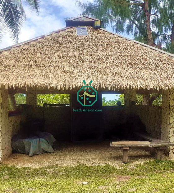 
     Progetto di copertura in paglia artificiale del Vanuatu Beachfront Safari Park
    
