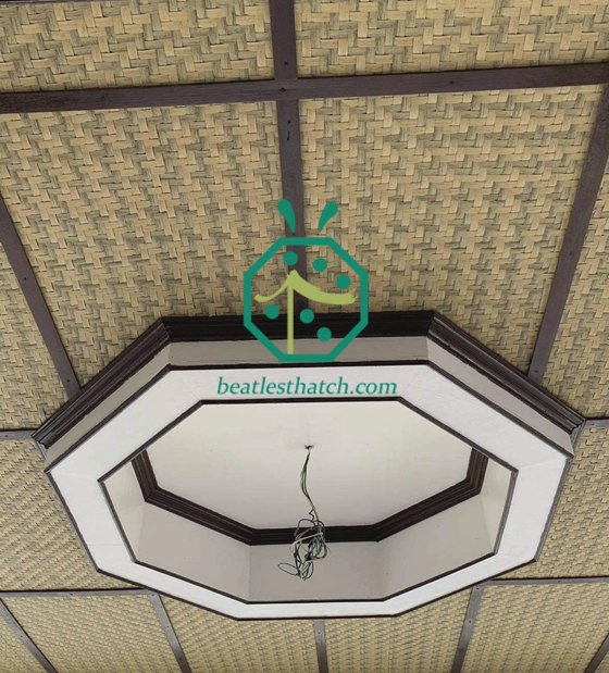 pannello di bambù intrecciato artificiale per la decorazione del soffitto di un ristorante nel paese del nord pacifico